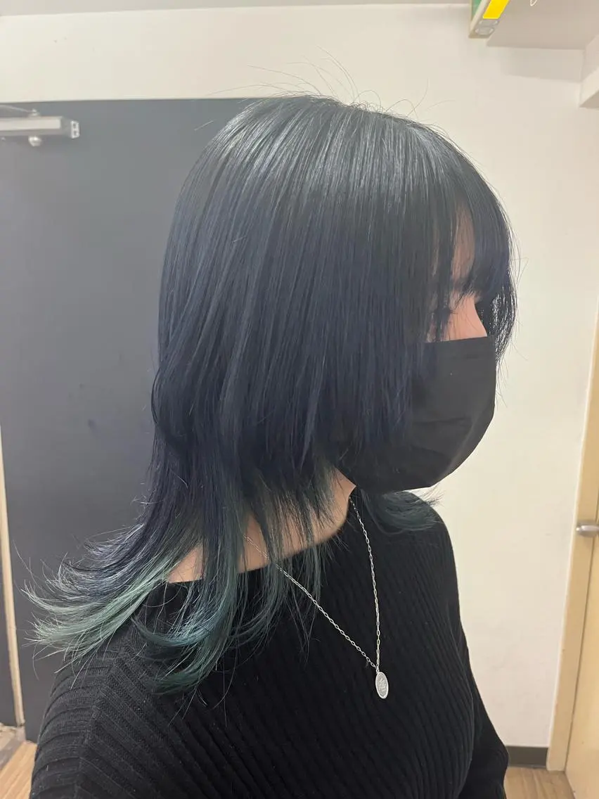 セミロング カラー ブルーカラー インナーカラー YUZUKI 🌙のヘアスタイル
