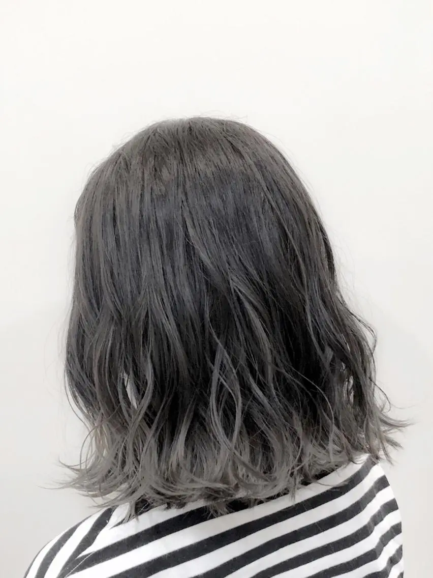 カラー ブリーチ グレージュ ハイライトカラー 東梅田エリアカラー ヘアセットNo. 1のヘアスタイル