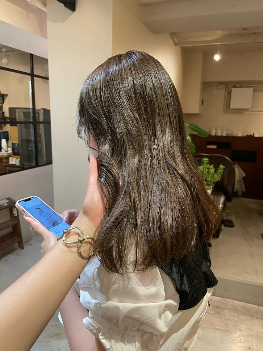 ミディアム カラー ブラウンカラー ファッションに 溶け込むstyleのヘアスタイル