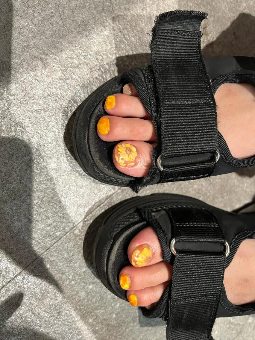 ネイル フットネイル ZEST kalon RINAのマツエク・マツパデザイン