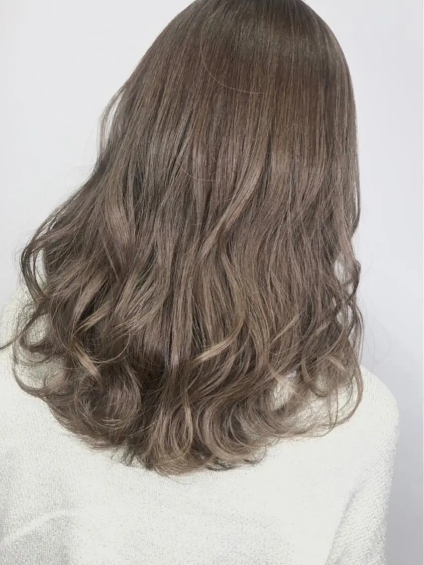 ミディアム レイヤー/艶髪カラー 森本くるみのヘアスタイル