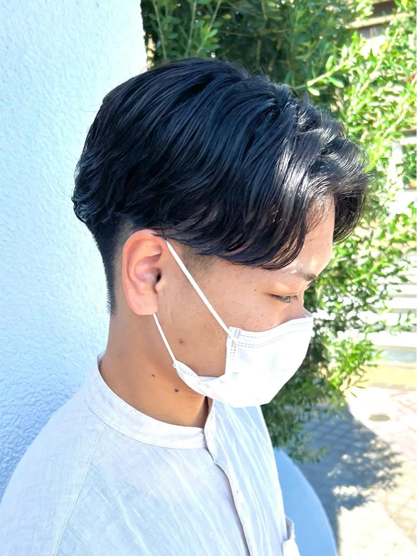 ショート パーマ メンズ センターパート カルマパーマ メンズ韓国風 メンズパーマ 韓国風ヘア メンズパーマ職人 加藤 弘貴のヘアスタイル