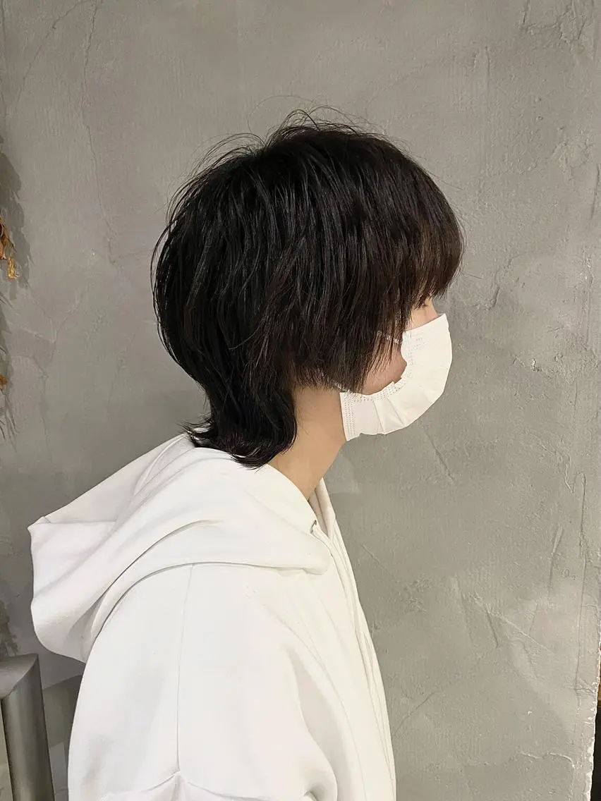 ミディアム 顔周りカット ウルフカット ウルフ レイヤー パーマ🪐MANAのヘアスタイル