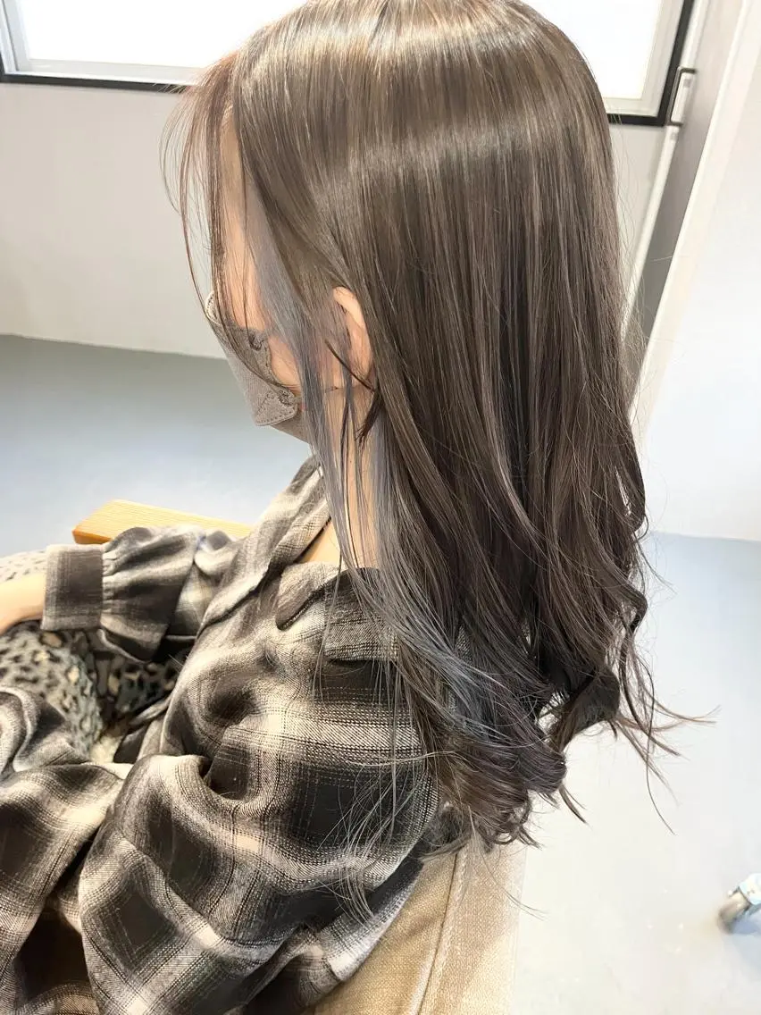 セミロング 川尻 詩織のヘアスタイル