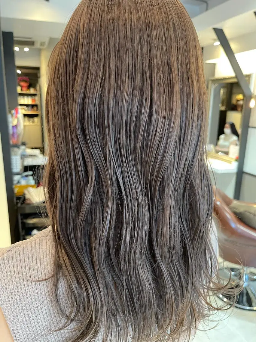 ロング カラー ヘアカラー トリートメント Avery SHINのヘアスタイル