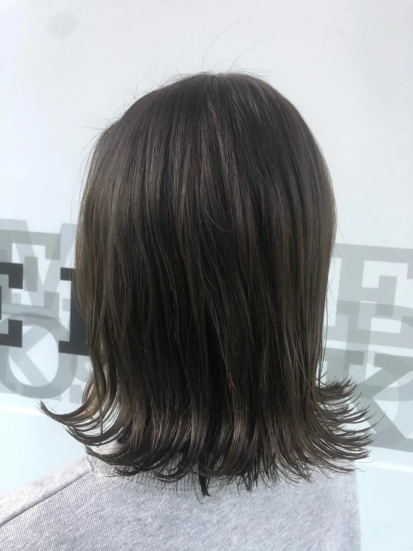 ミディアム カラー ネイビーカラー カット Amour なぐらのヘアスタイル