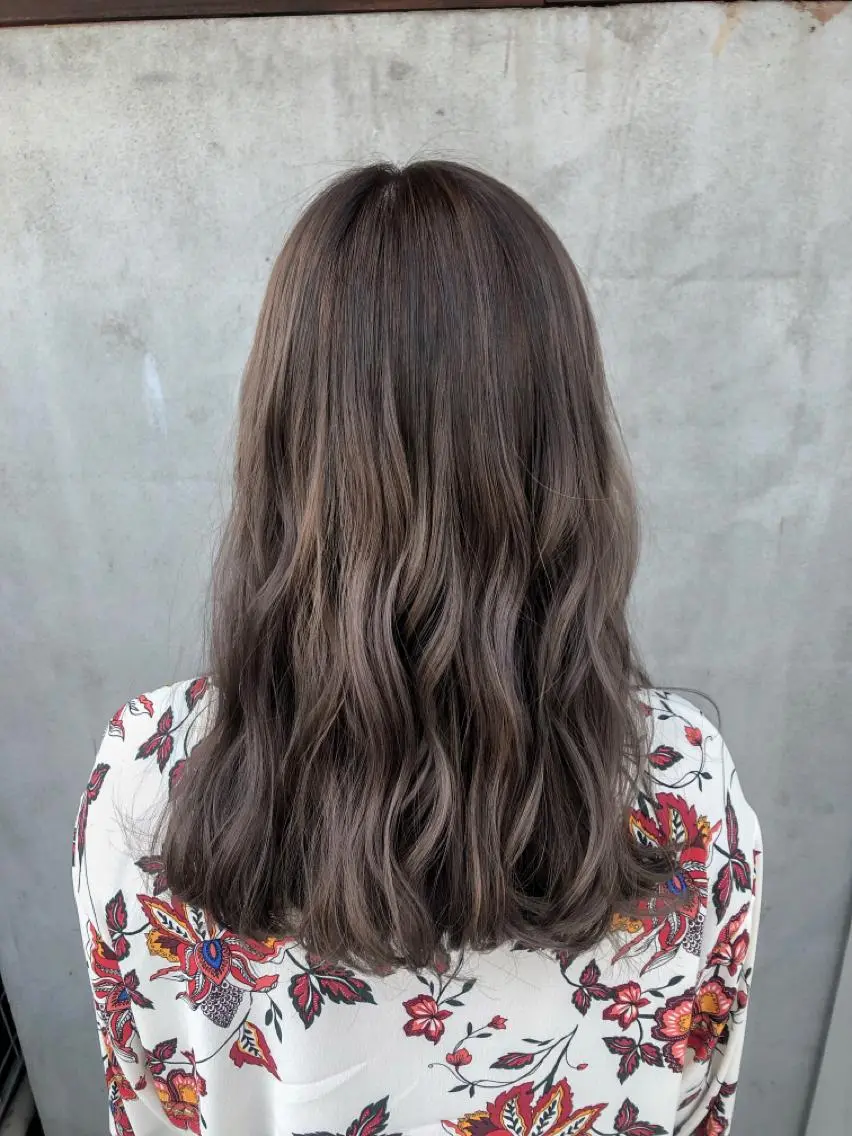 ロング カラー 透明感カラー グレージュ ヘアカラー 佐藤 美聡のヘアスタイル
