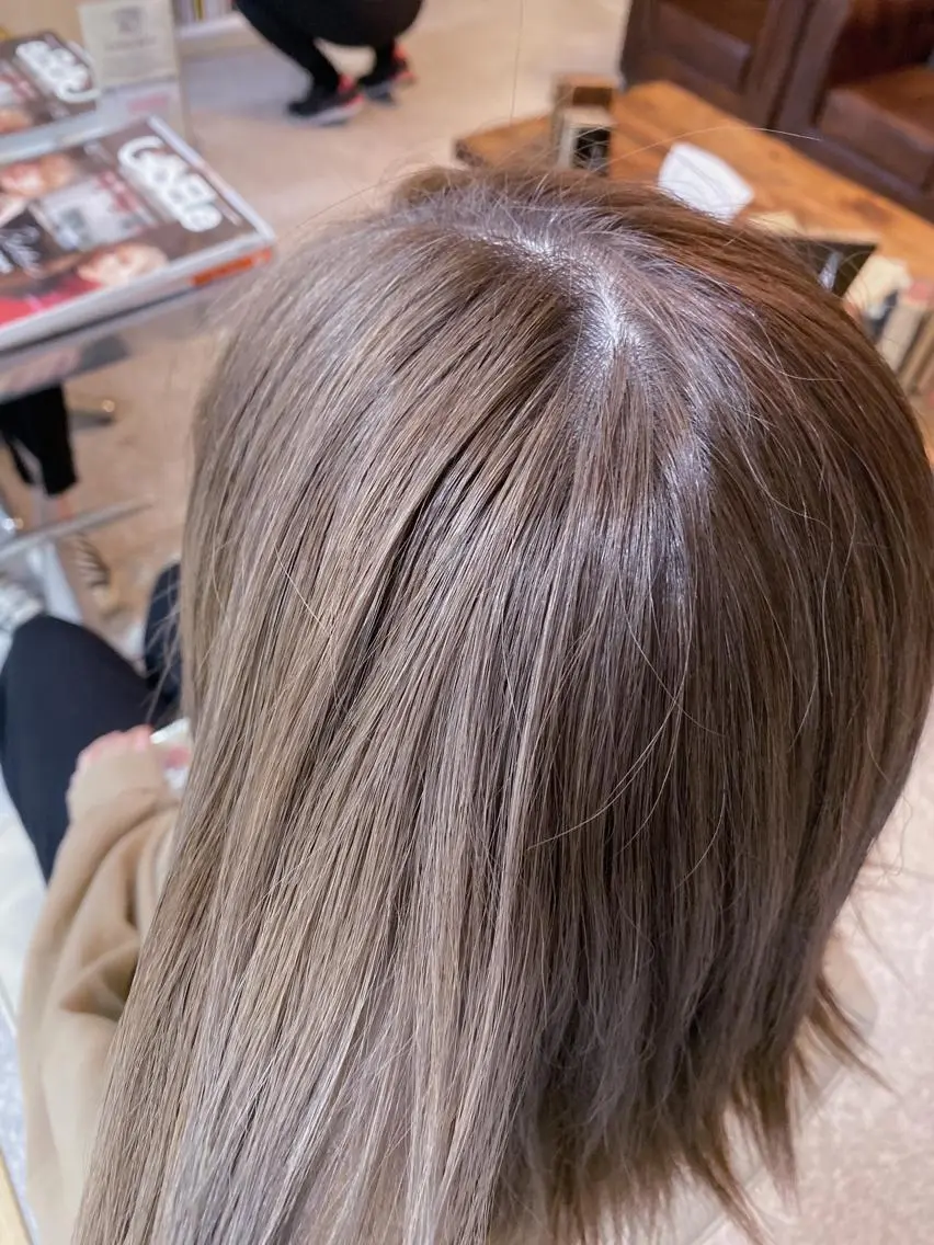 ミディアム カラー レイヤーウルフ エクステ磯部のヘアスタイル