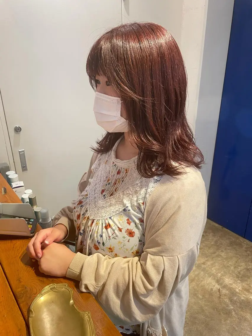 ミディアム カラー ピンクカラー バイオレットカラー カット ヘアカラー トリートメント MIOベージュカラー 柔らかいカラーのヘアスタイル