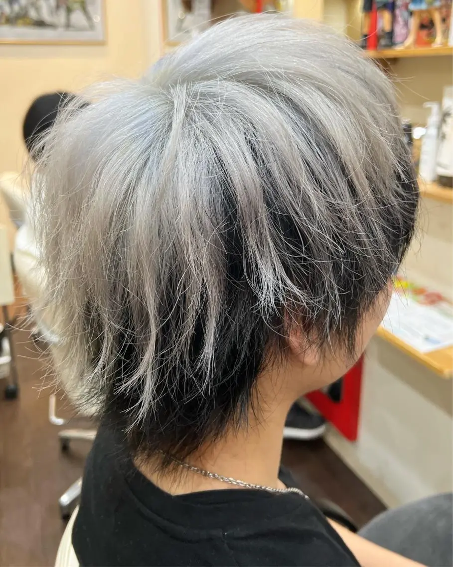 カラー メンズ シルバー ヘアカラー まさき✂︎ /ブリーチカラーのヘアスタイル