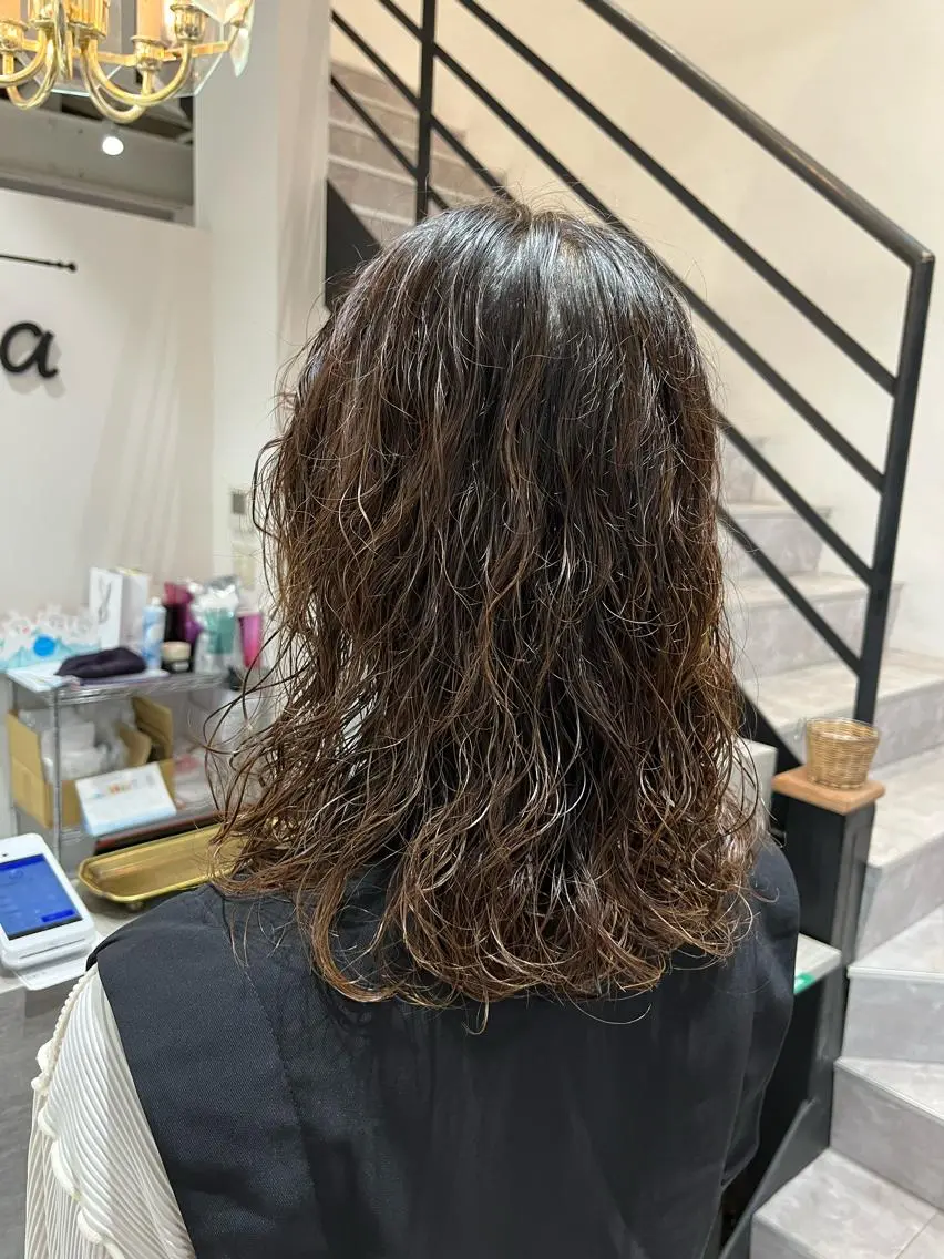 セミロング カット パーマ 山本 佳奈のヘアスタイル