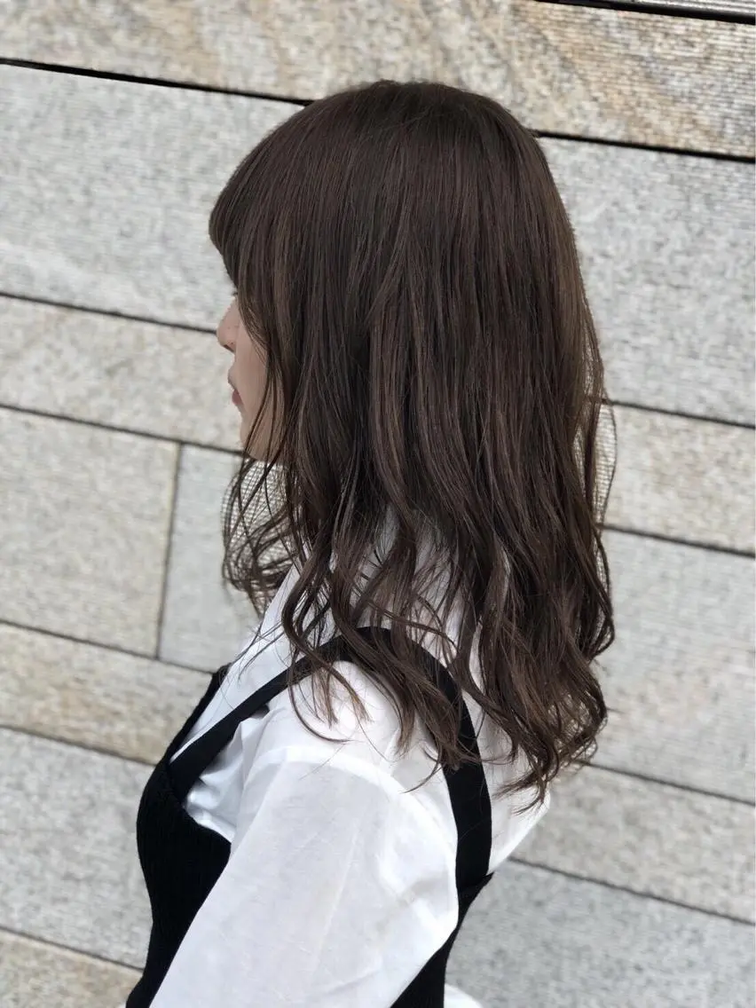 セミロング カラー グレージュ カット ヘアカラー トリートメント 及川 祐輔のヘアスタイル