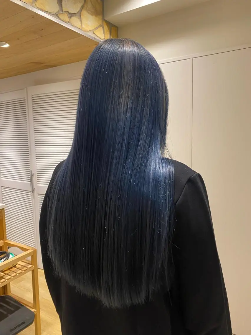 ロング カラー ブルーカラー ハイライトカラー ハイライト ヘアカラー kawabe maikoのヘアスタイル