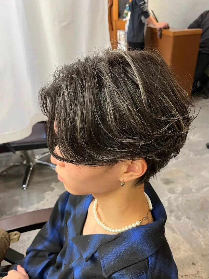 カラー メンズ メンズハイライト ハイライトカラー シルバー ヘアカラー 透明感カラー/ ブリーチ無し/RYOのヘアスタイル