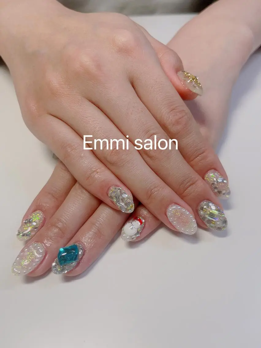 ネイル ストーンネイル Emmi salonのネイルデザイン