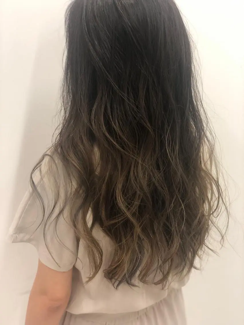 ロング カラー ベージュカラー ブリーチ グラデーションカラー ラベンダーカラー ラベンダーベージュ 似合わせ専門美容師 なかじまのヘアスタイル