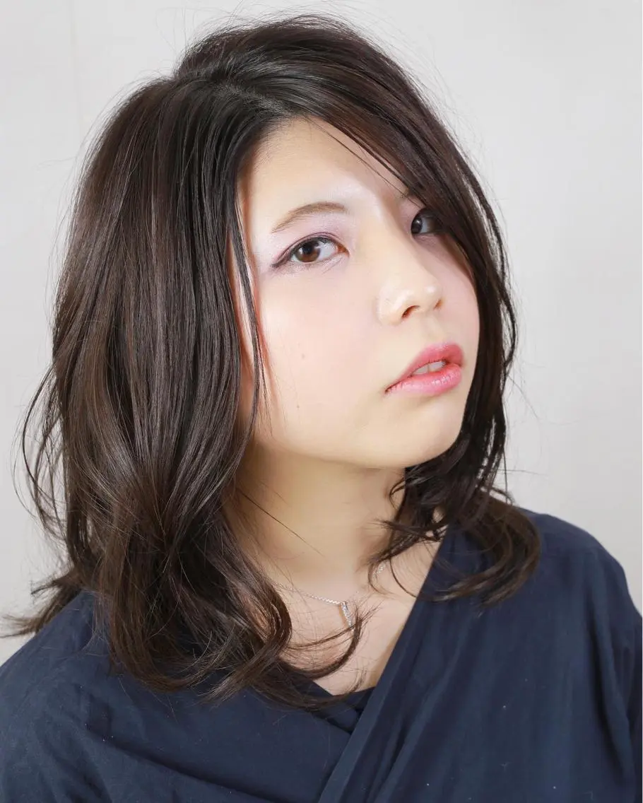 ミディアム レイヤーカット 佐野 寛のヘアスタイル