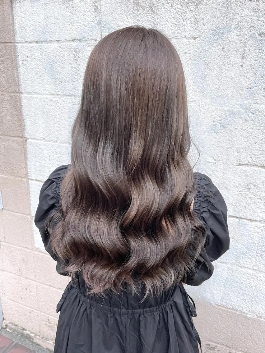 ロング カラー グレージュ ヘアアレンジ にいた かづしげのヘアスタイル