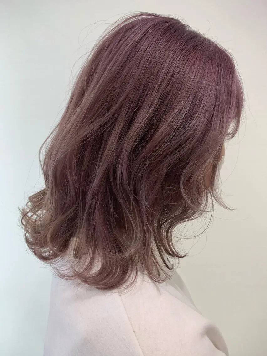 ミディアム カラー 薄田 珠美のヘアスタイル