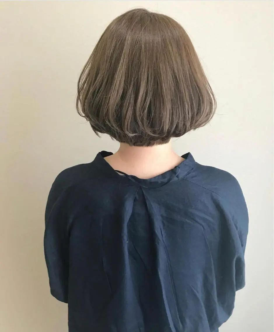 ショート カラー ヘアアレンジ アッシュ ベージュカラー 福壽 優奈のヘアスタイル