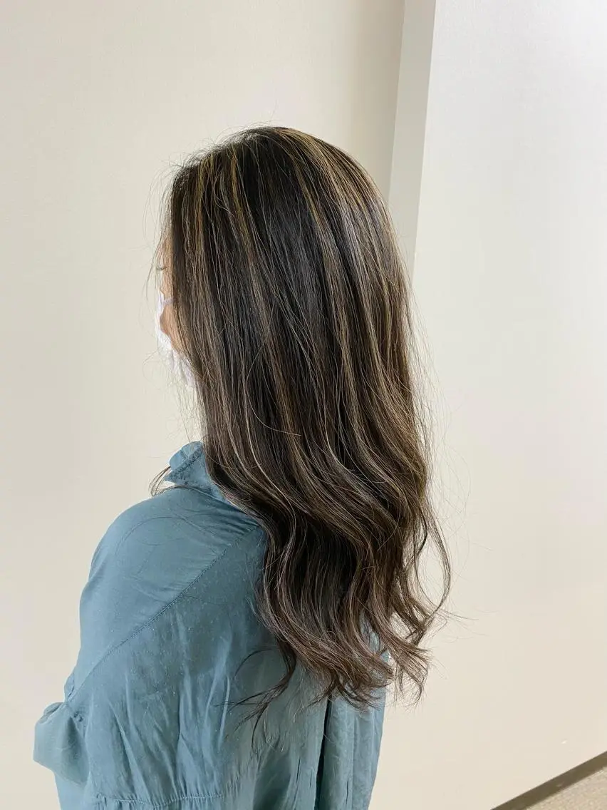 セミロング カラー ハイライトカラー ハイライト 髪質改善推し 巽のヘアスタイル
