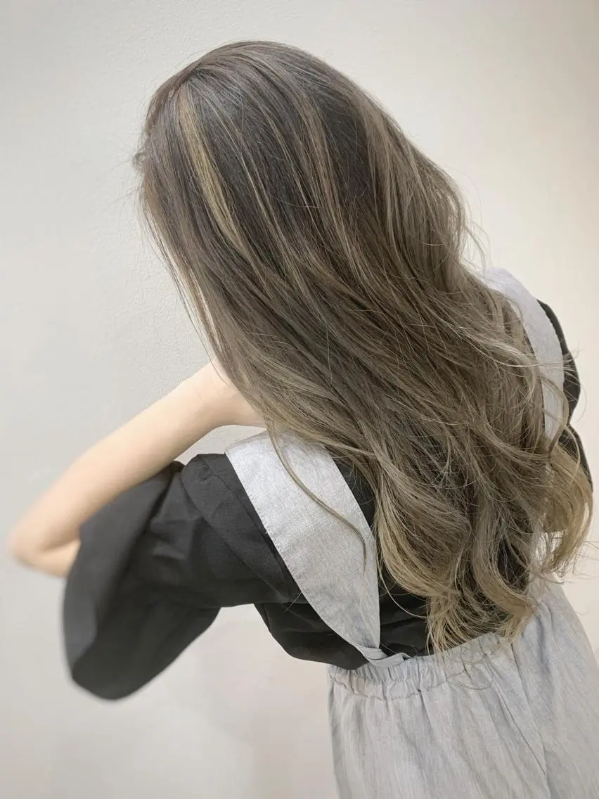 ロング カラー ヘアアレンジ ベージュカラー ミルクティーベージュ VIM hairおもろまち店のヘアスタイル