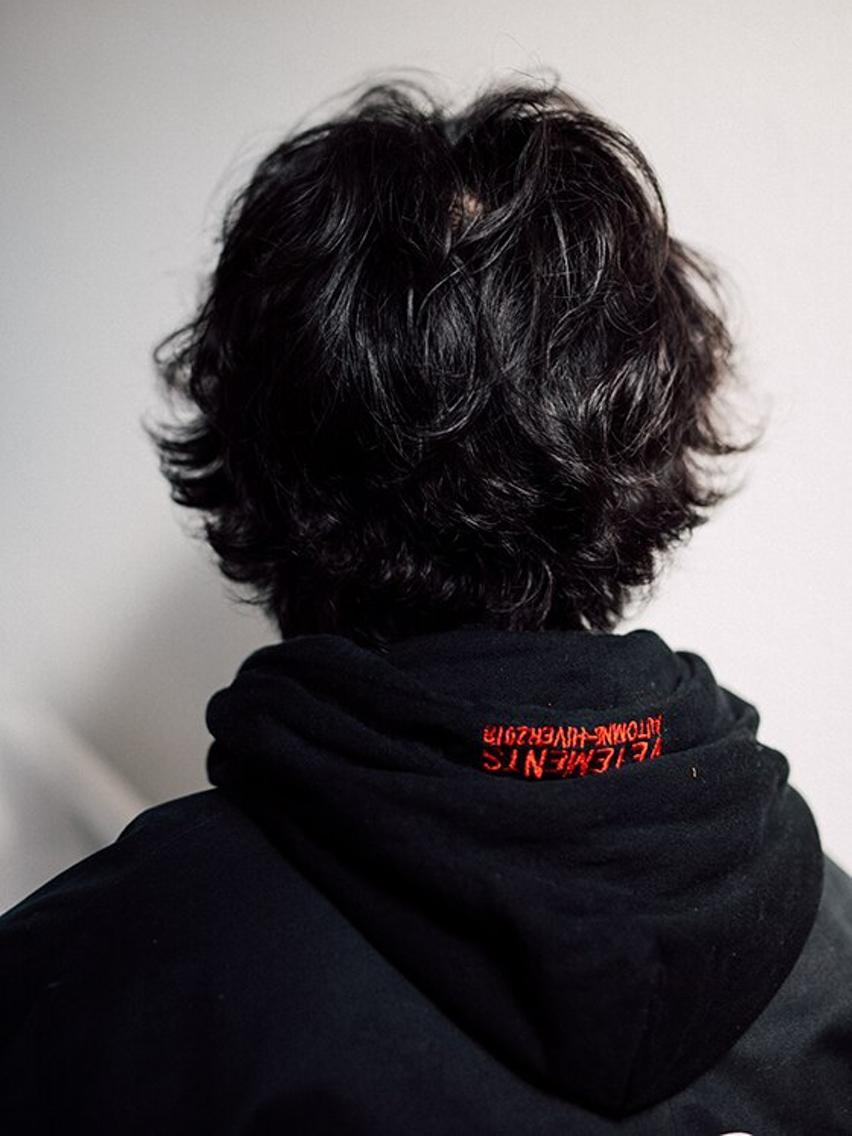 ミディアム メンズ パーマ アップバング コンマヘア フェードカット マッシュ スキンフェード トップスタイリスト ✨KIRIKA中野✨のヘアスタイル