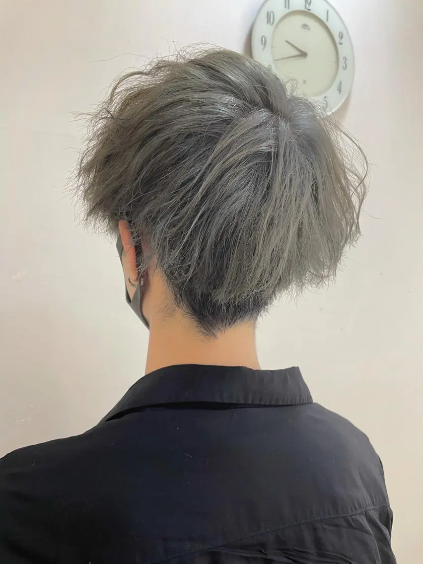 ショート カラー メンズ アッシュ アッシュグレー デザインカラー/ 推しの配色 肥後のヘアスタイル