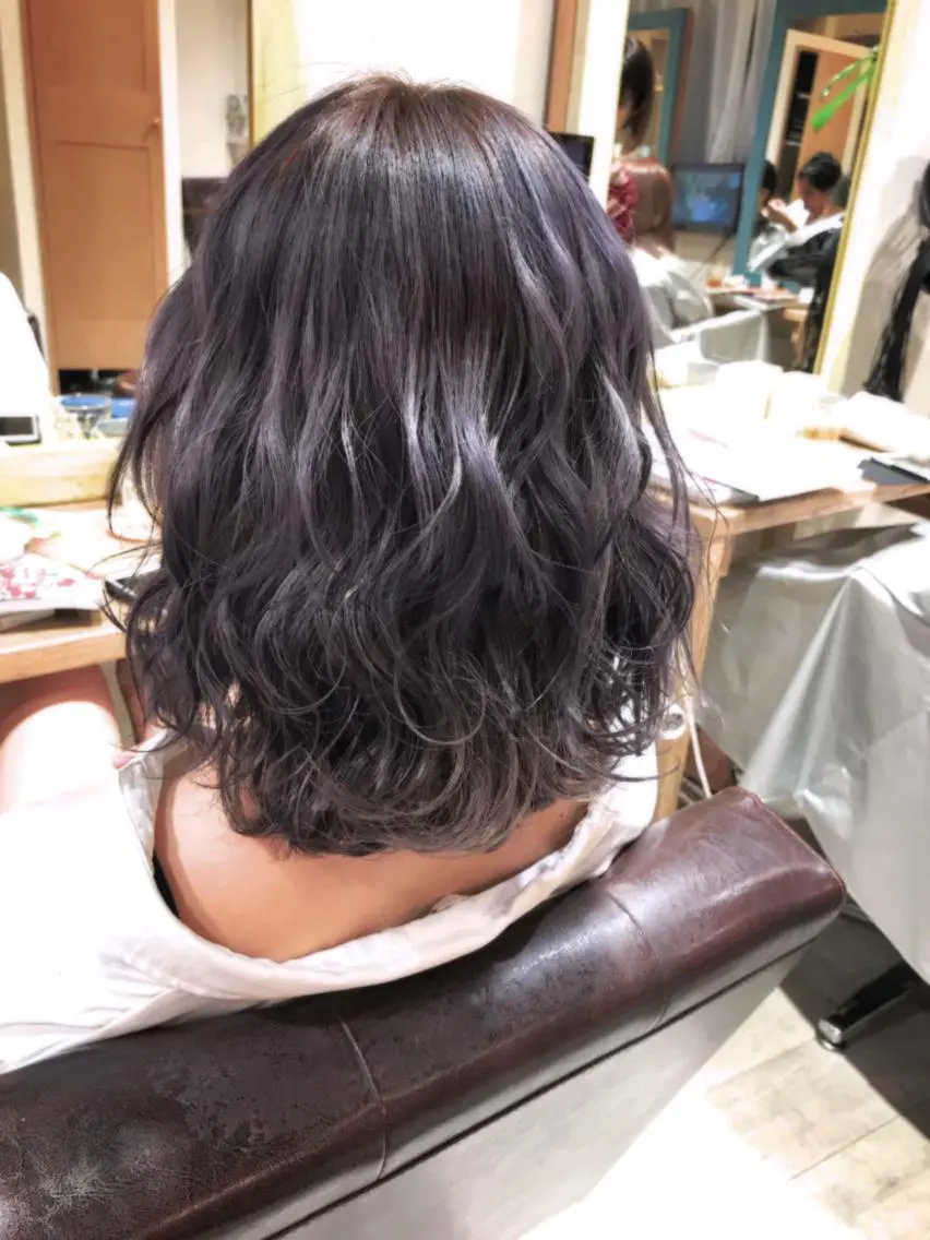 ミディアム カラー パーマ ヘアアレンジ メンズ ネイル マツエク・マツパ アディクシーカラー ダークグレー ダークグレージュ グレージュ ヘアカラー トリートメント バレイヤージュ/ 髪質改善/渡邉悟🌱のヘアスタイル