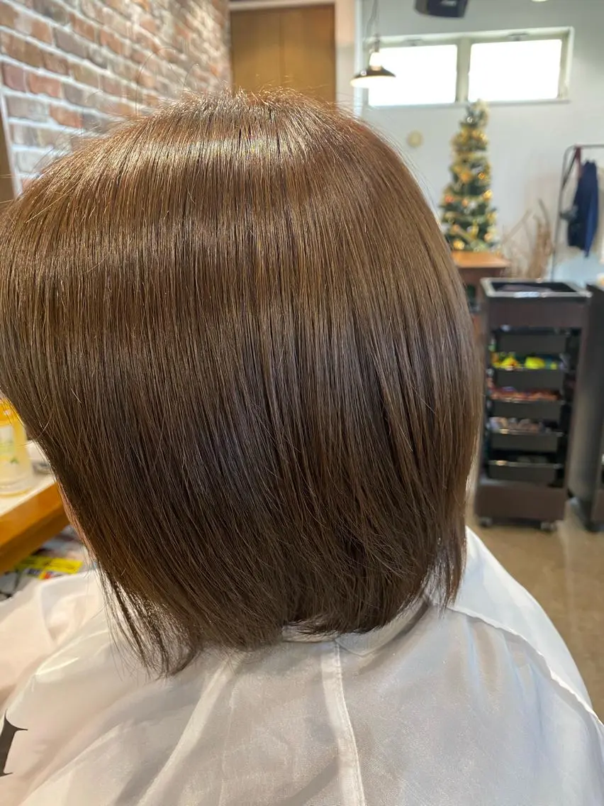 ショート カラー 沖田 舞衣のヘアスタイル