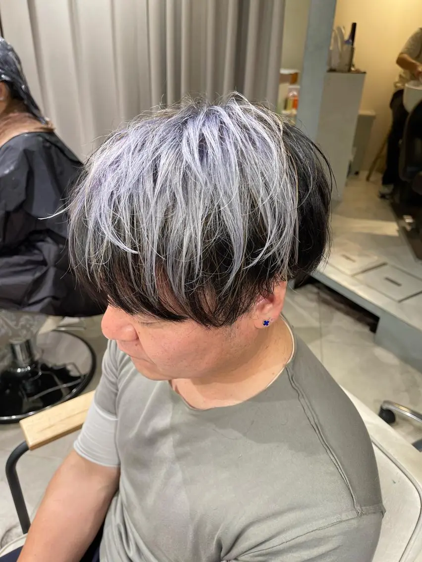 カラー ブリーチ ケアブリーチ デザインカラー ハイトーンカラー インナーカラー ヘアカラー ブリーチ🔥ベージュ /グレー/daikiのヘアスタイル