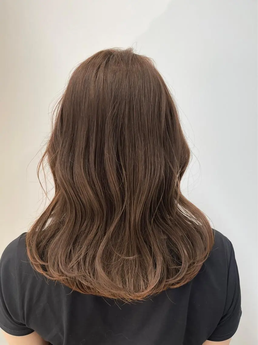 セミロング カラー ヘアアレンジ ベージュカラー ブリーチ ミルクティーベージュ ブリーチなしカラー レイヤーカット/ 田中 しょうのヘアスタイル