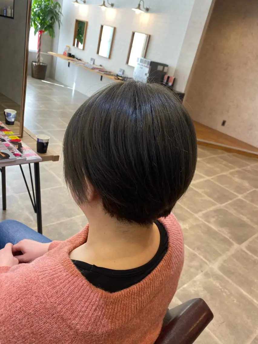 ショート アッシュ アッシュグレー ヘアカラー トリートメント KAITOH ATSUSHIのヘアスタイル