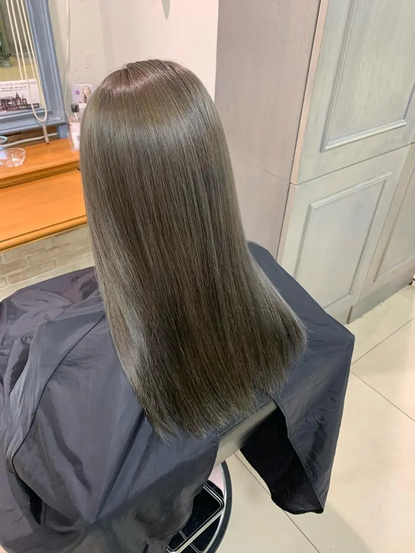ロング カラー 透明感ハイトーン🦄 キラ🌈のヘアスタイル