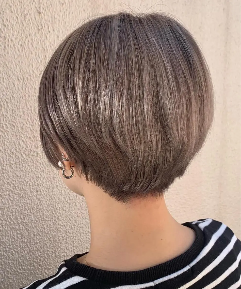 ショート カラー 庭山 理沙のヘアスタイル