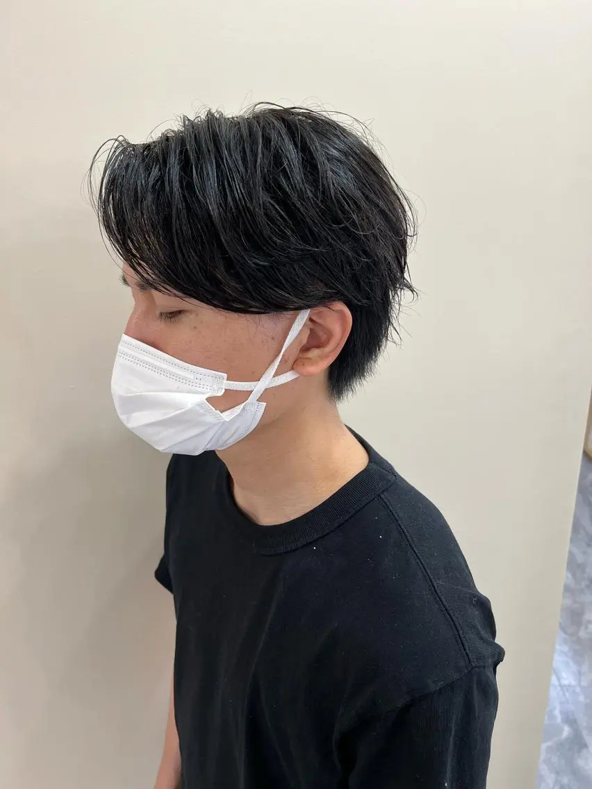 ミディアム メンズ センターパート ツーブロック レイヤーカット 🫧艶ダブルカラー ブリーチ🫧トモヤのヘアスタイル