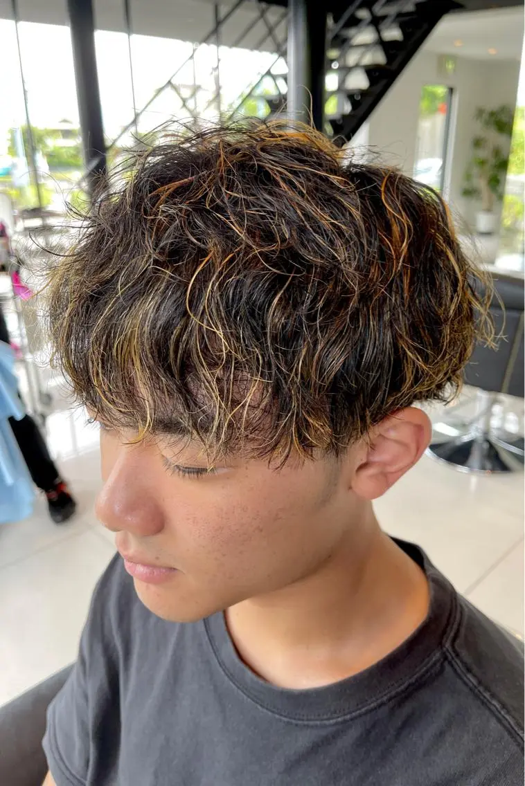 メンズ メンズハイライト メンズパーマ カット パーマ トリートメント 三好 達也のヘアスタイル