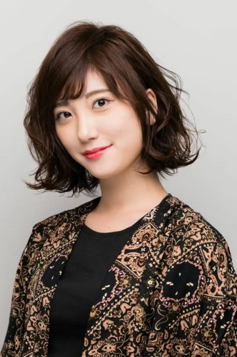 ミディアム カラー ボブ 外ハネヘア 岡本 尚樹のヘアスタイル