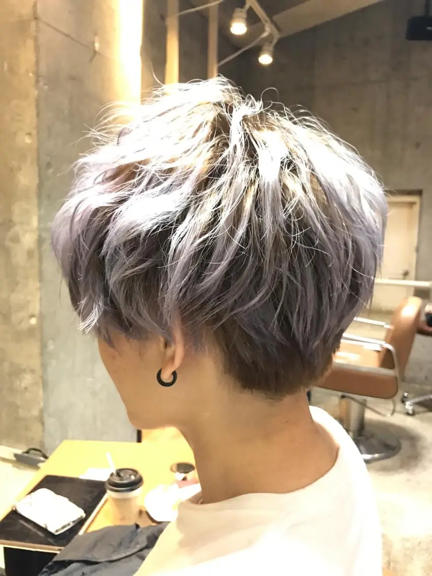 ショート カラー パーマ ヘアアレンジ キッズ ネイル マツエク・マツパ ブルーカラー ブルー メンズネイル ホワイト サロンドミルク 渋谷高比良のヘアスタイル