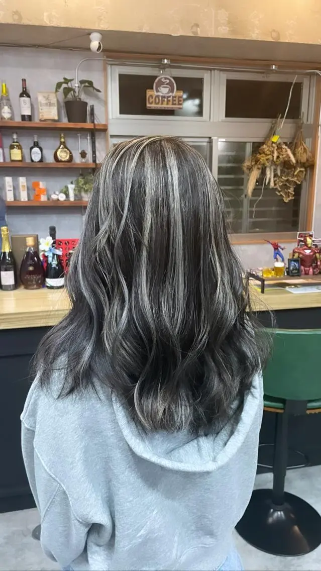ロング ハイライト andKおもろまち店 艶ダブルカラー✨のヘアスタイル