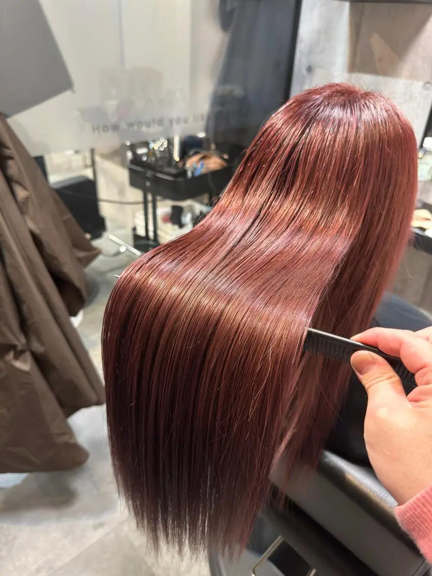ロング トリートメント 酸熱トリートメント TAKAMI 髪と爪を同時に施術のネイルデザイン