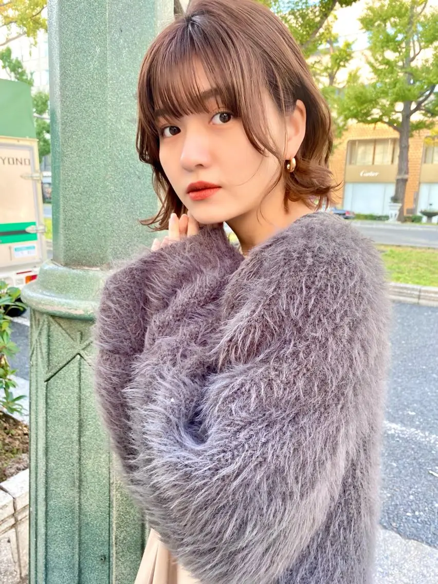 ショート カラー ヘアアレンジ コテ巻き風パーマ 韓国風パーマ　無重力のヘアスタイル
