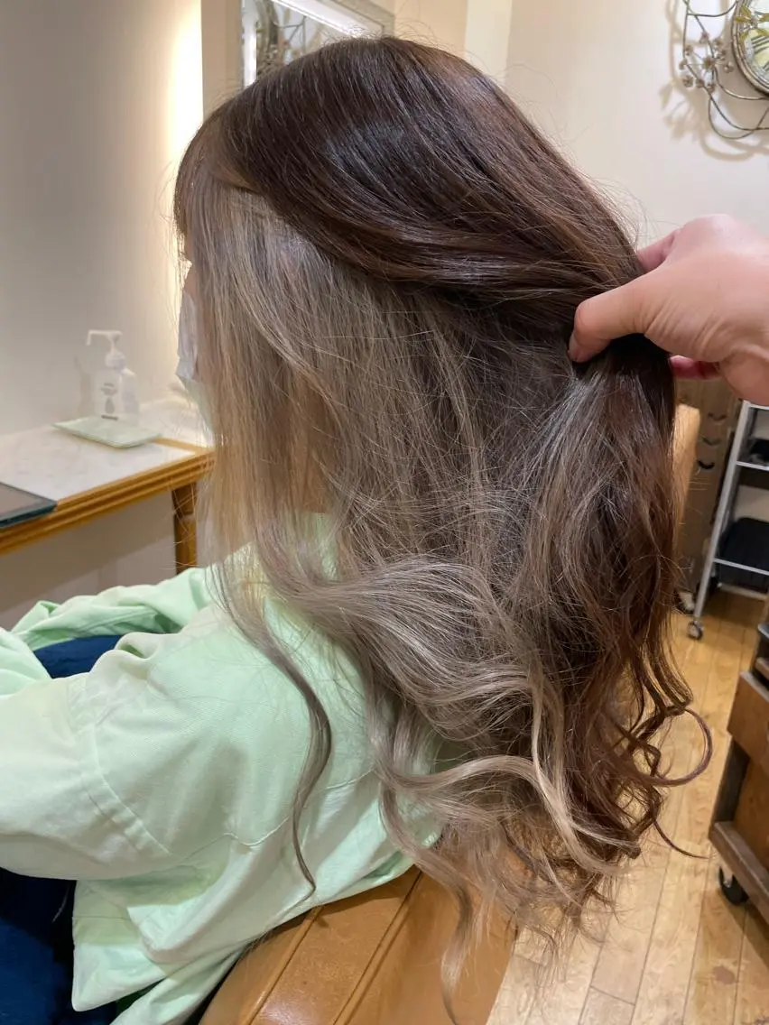 ロング ヘアカラー トリートメント ブリーチ毛矯正.髪質 改善.髪にドラマをのヘアスタイル