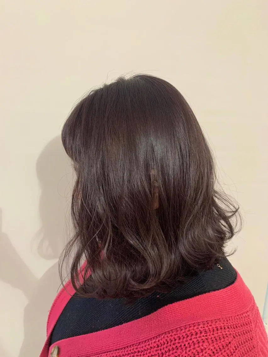 ミディアム カラー パーマ ヘアアレンジ グレージュ パープルカラー パープルグレージュ 加藤 綾華のヘアスタイル