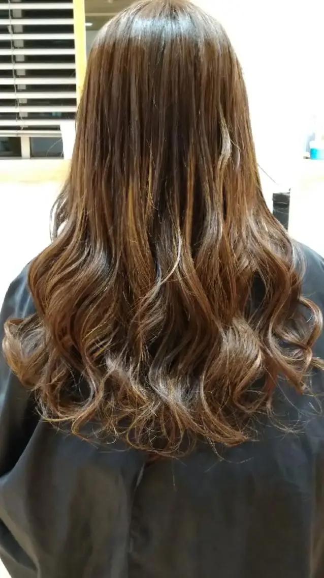 ロング ハイライト 細井 雄斗のヘアスタイル