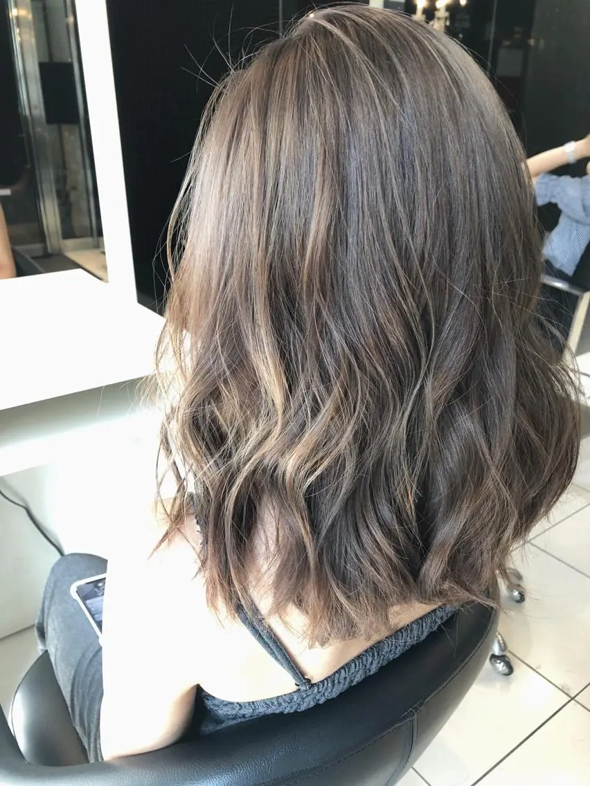 セミロング カラー グレージュ 女性リピ90%🍨 🩷佐藤みずきのヘアスタイル