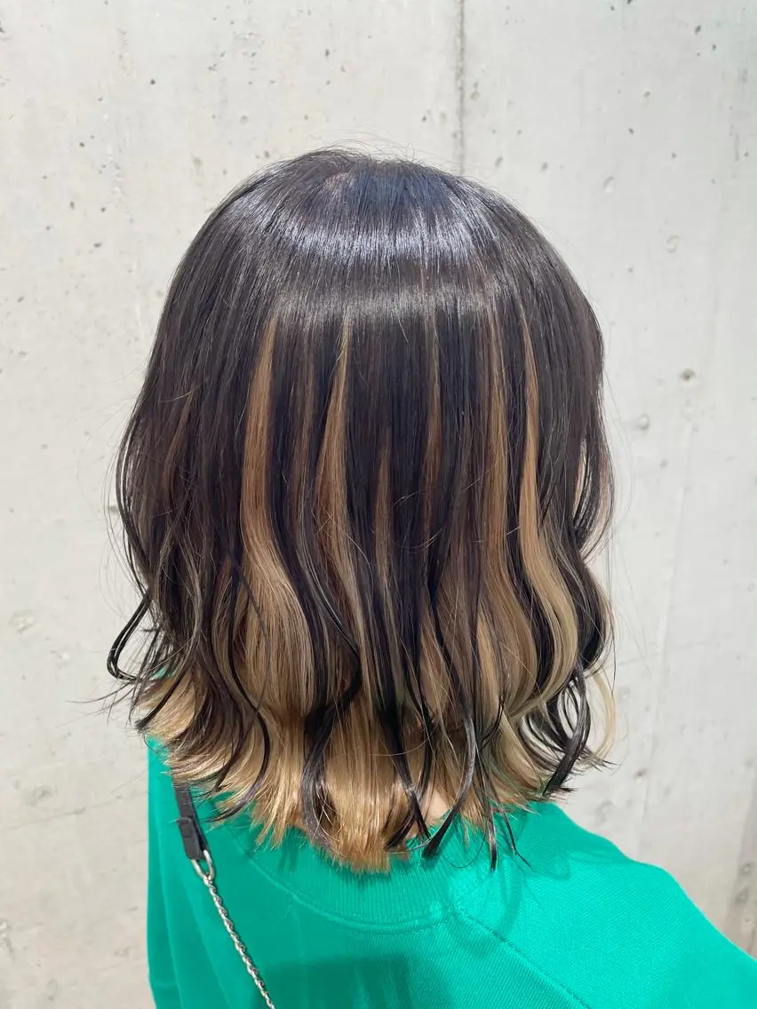 ミディアム カラー ヘアアレンジ インナーカラー ヘアカラー 山本 愛永のヘアスタイル
