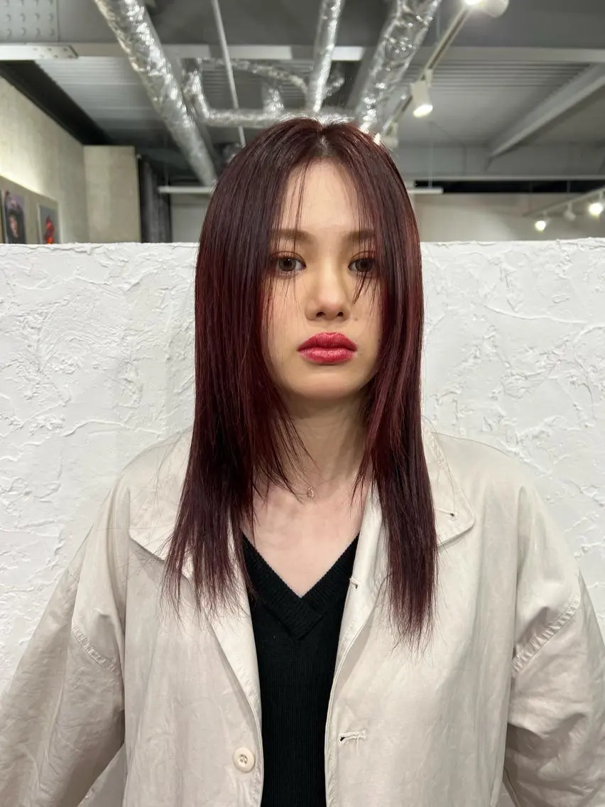 ロング レッドブラウン ヘアカラー eim AYUKAのヘアスタイル