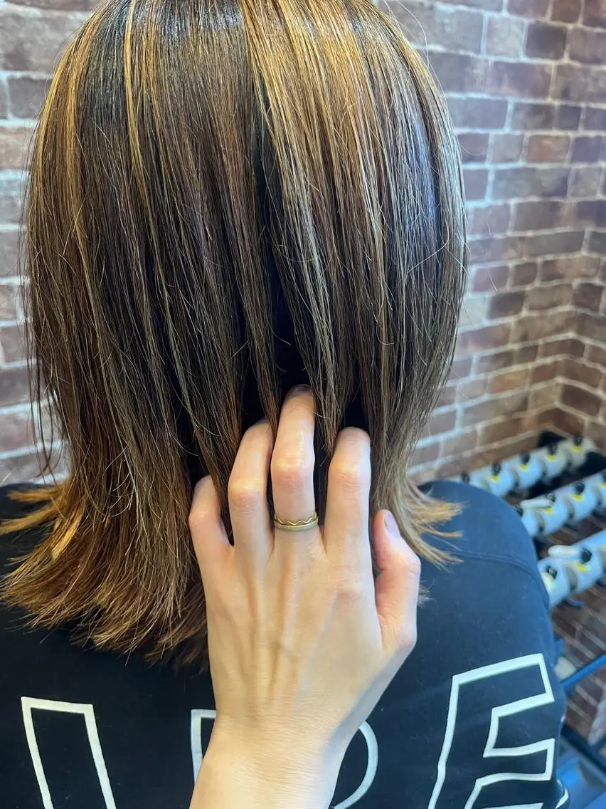セミロング カラー パーマ ヘアアレンジ メンズ キッズ ネイル マツエク・マツパ アイブロウ メンズブリーチ メンズハイライト メンズインナーカラー メンズ韓国風 ブリーチ 久木原 ゆりのヘアスタイル