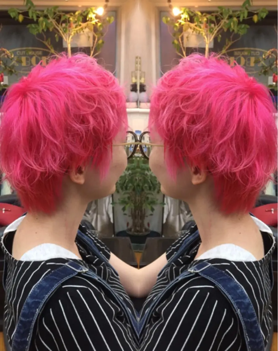 ショート カラー パーマ ブリーチ ピンクカラー ヘアカラー 三輪 太一のヘアスタイル